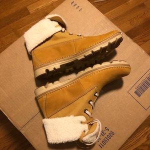 Timberland fleece-lined fold-down boots NEVER WORN